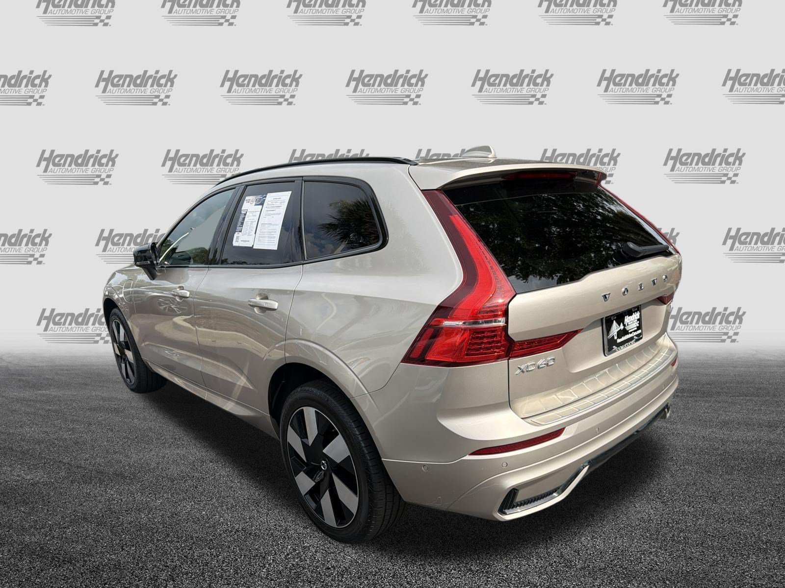 Used 2024 Volvo XC60 T8 Plus w/ Protection Package Premier AWD/4WD image 8