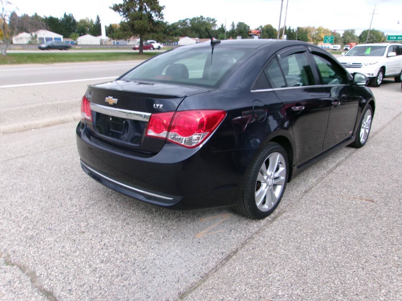 Used 2014 Chevrolet Cruze LTZ w/ RS Package FWD image 4
