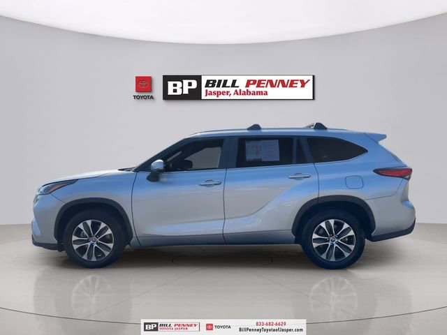 Used 2023 Toyota Highlander XLE image 2