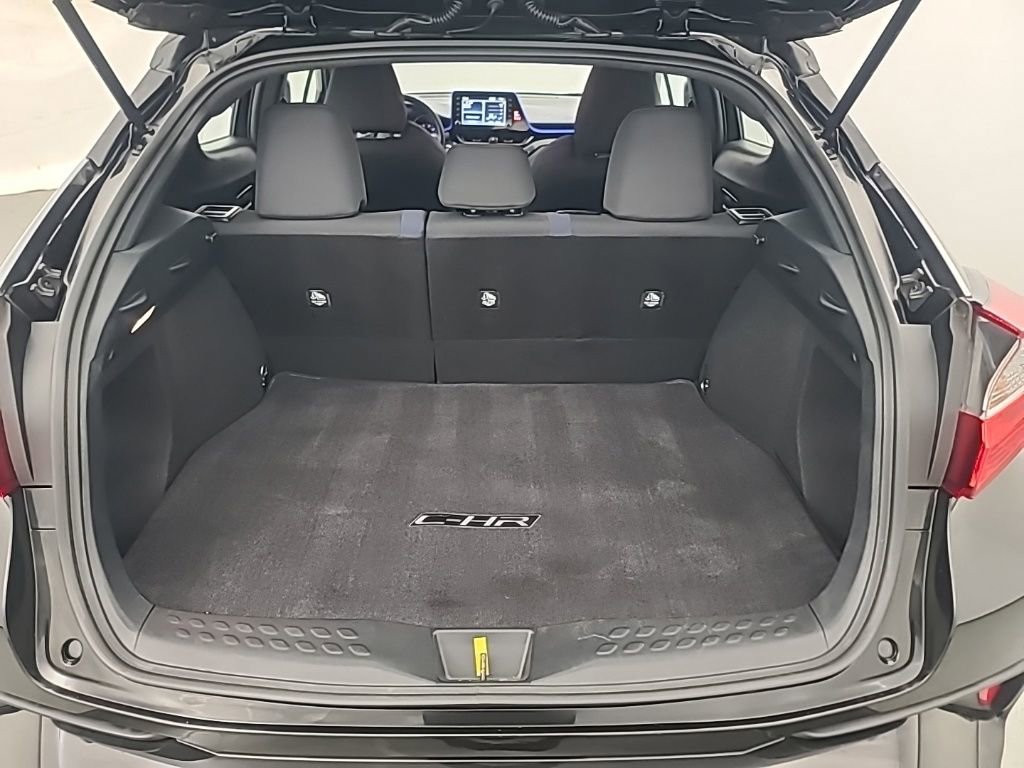 Used 2020 Toyota C-HR XLE image 16