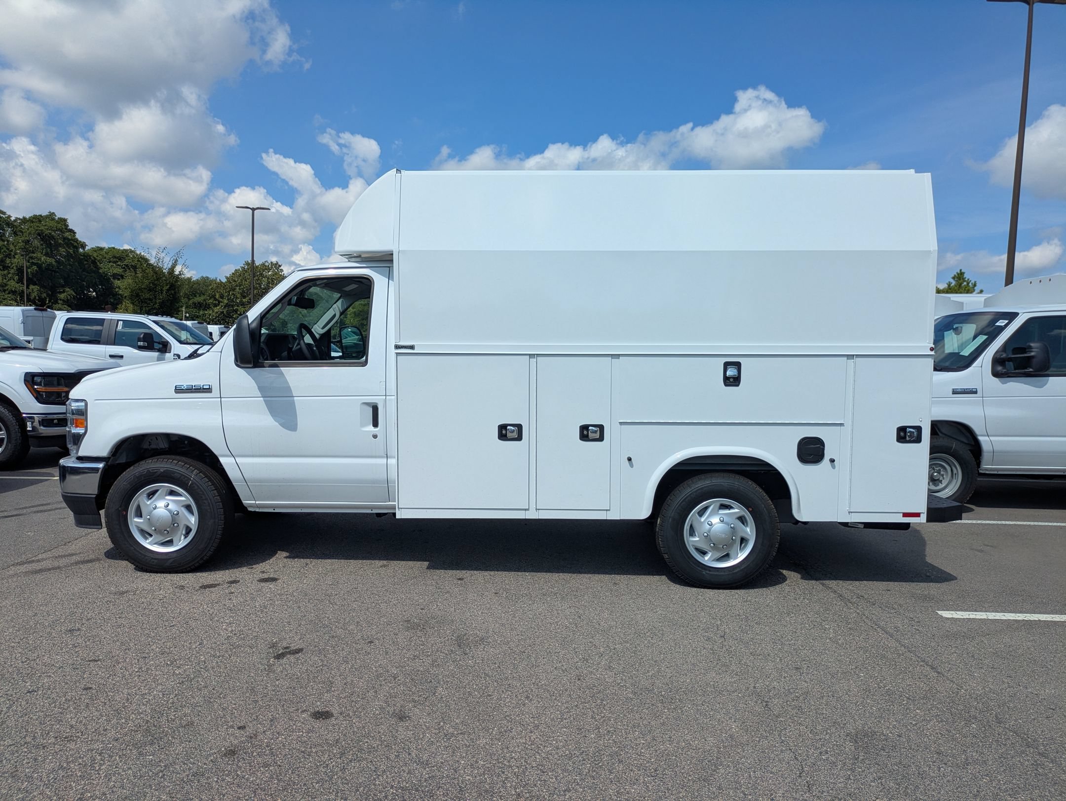 New 2027 Ford E-350 and Econoline 350 Super Duty w/ Power Equipment Group RWD image 6