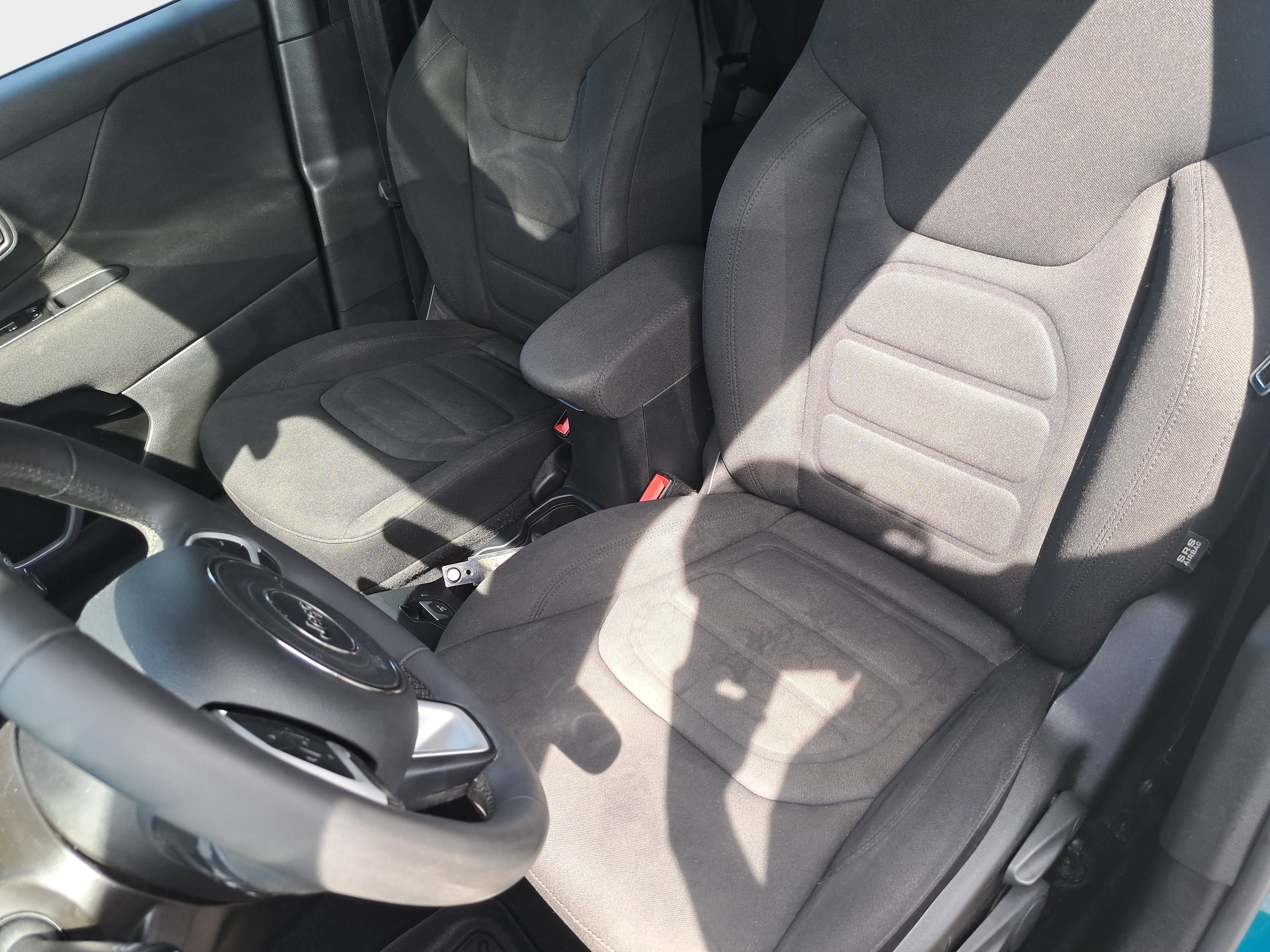 Used 2020 Jeep Renegade Latitude FWD image 14