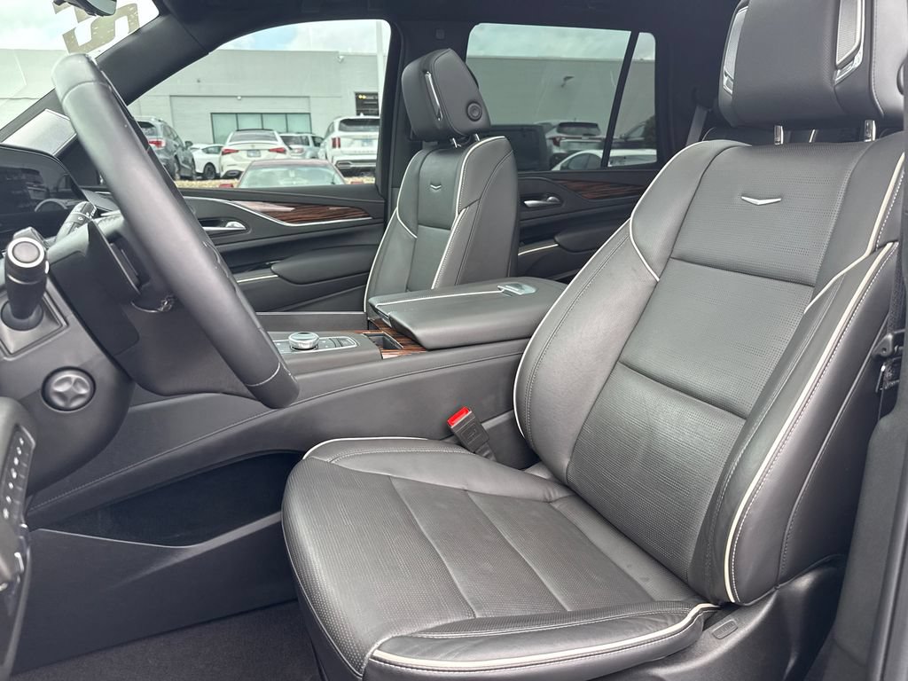 Certified 2024 Cadillac Escalade Premium Luxury w/ Performance Package AWD/4WD image 16