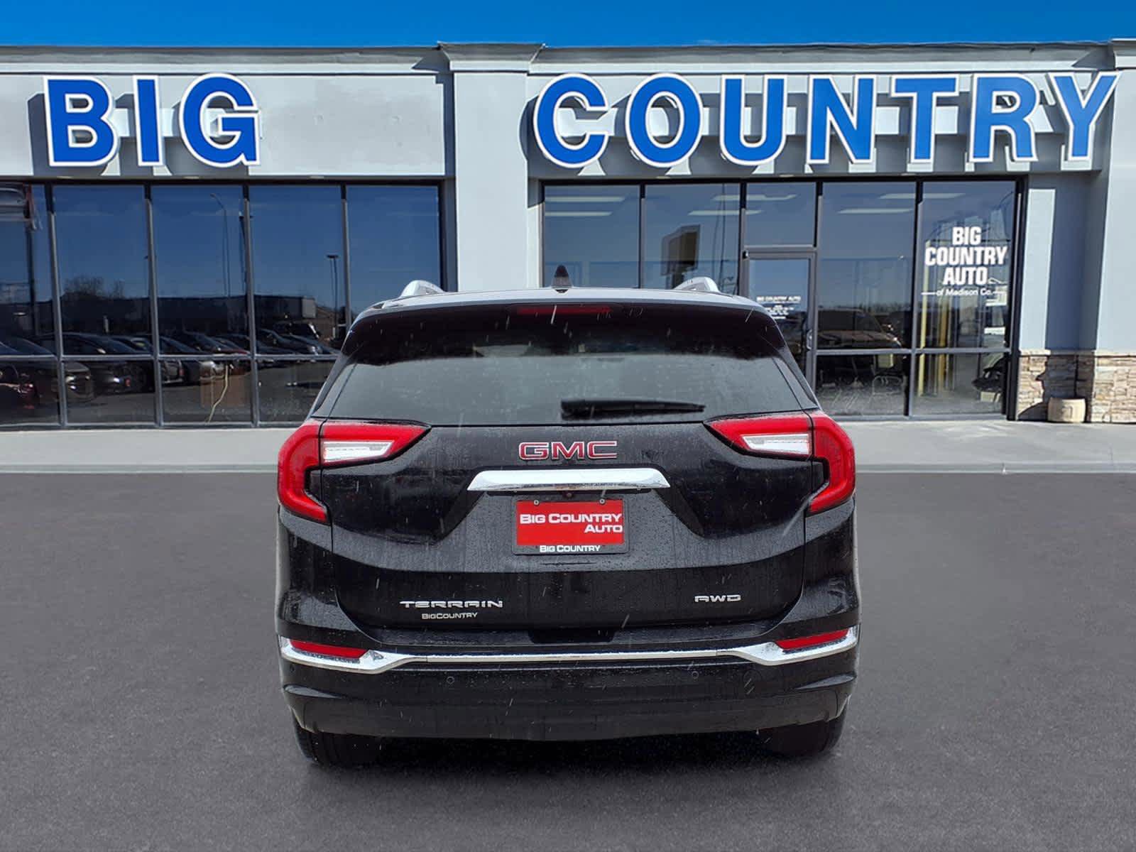 Used 2023 GMC Terrain Denali w/ Black Diamond Edition image 5
