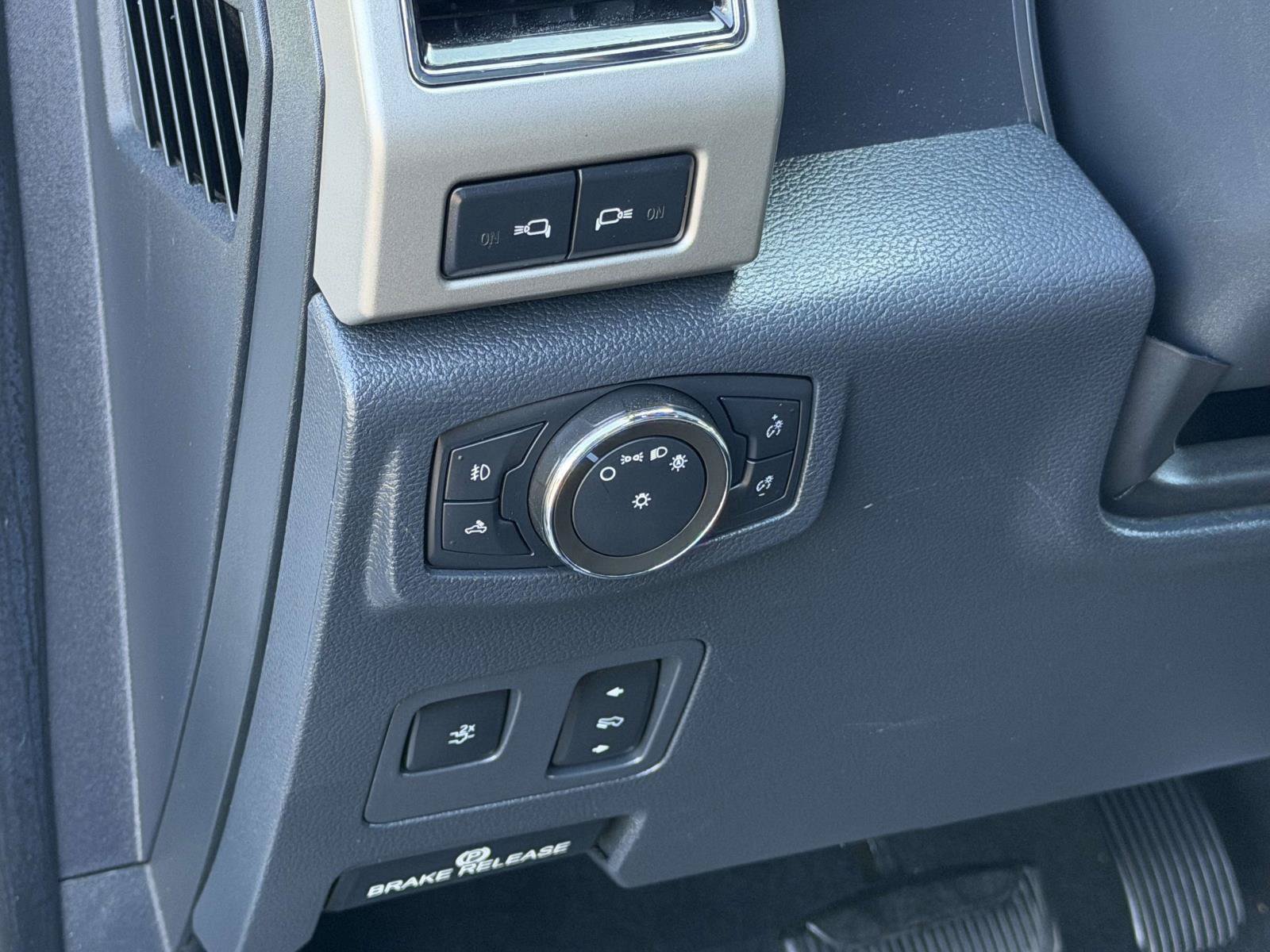 Used 2022 Ford F250 Lariat w/ Black Appearance Package AWD/4WD image 18