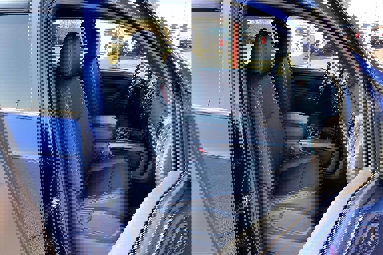 Used 2023 Nissan Titan PRO-4X image 8