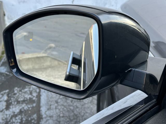 Used 2021 Land Rover Range Rover Velar S image 16