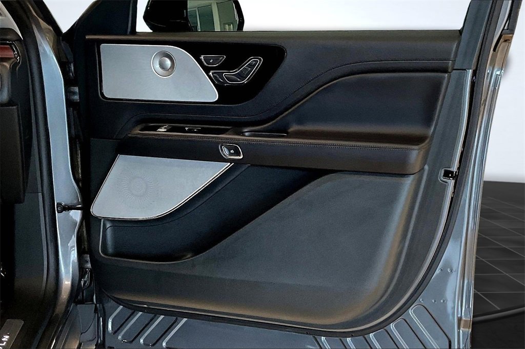 Used 2024 Lincoln Aviator Reserve w/ Equipment Group 201A image 24