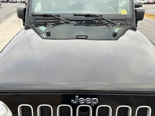 Used 2017 Jeep Wrangler Unlimited Sahara w/ Connectivity Group image 26