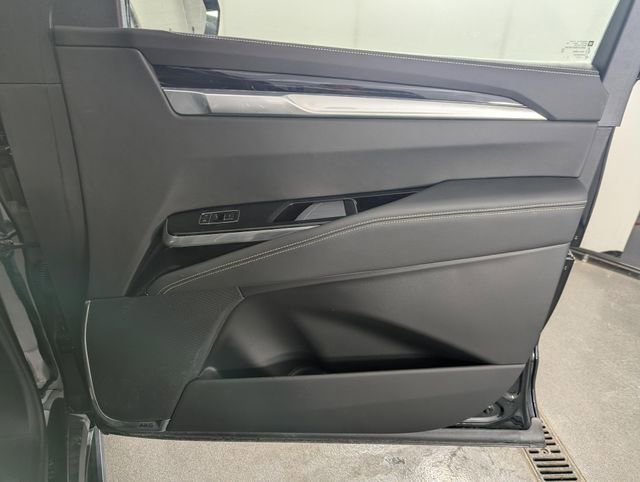 Used 2025 Cadillac Escalade ESV Sport w/ Touring Package image 22