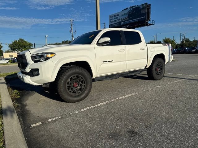 Certified 2022 Toyota Tacoma TRD Sport w/ TRD Premium Sport Package AWD/4WD image 4