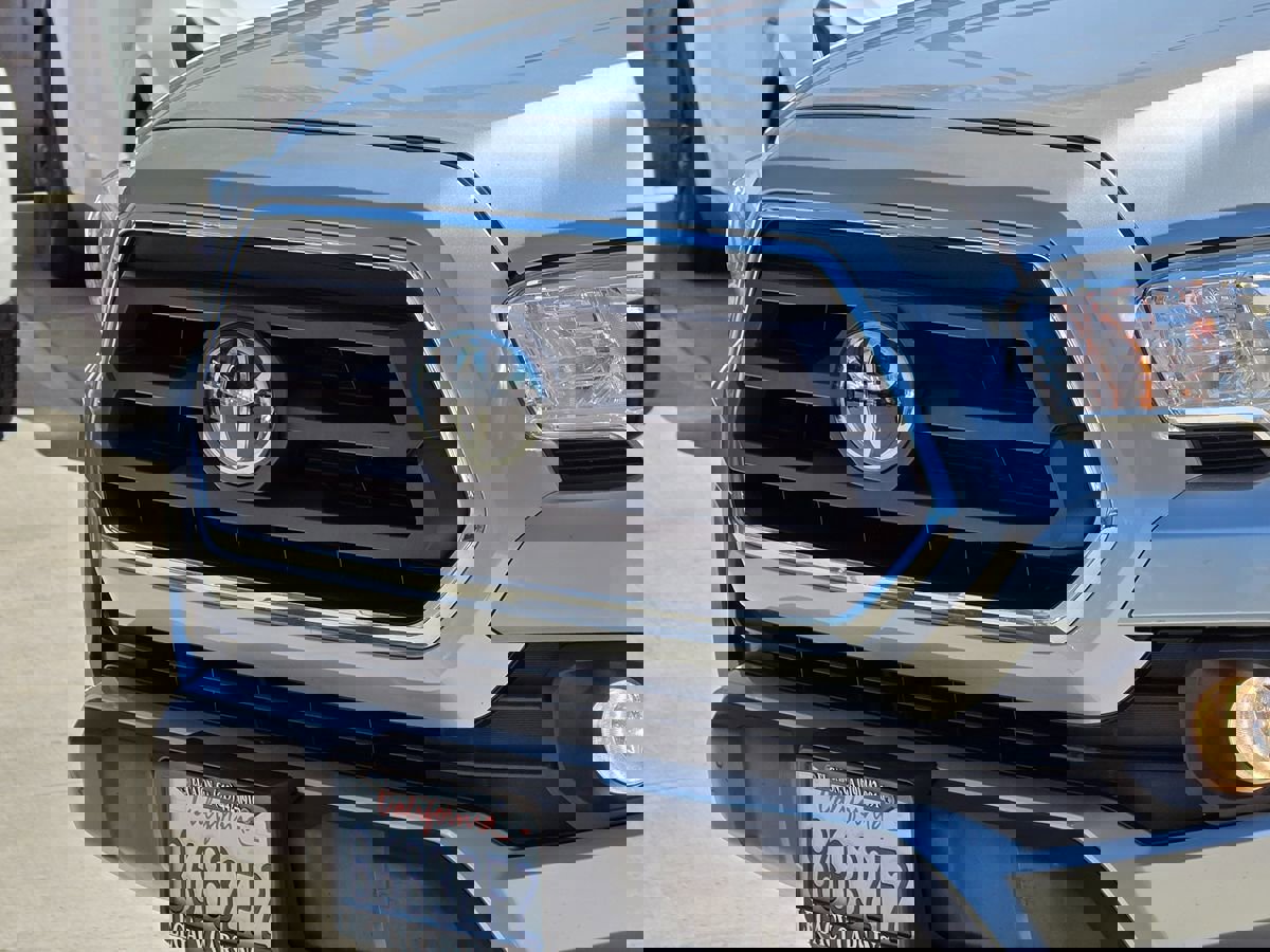 Used 2020 Toyota Tacoma SR5 image 9