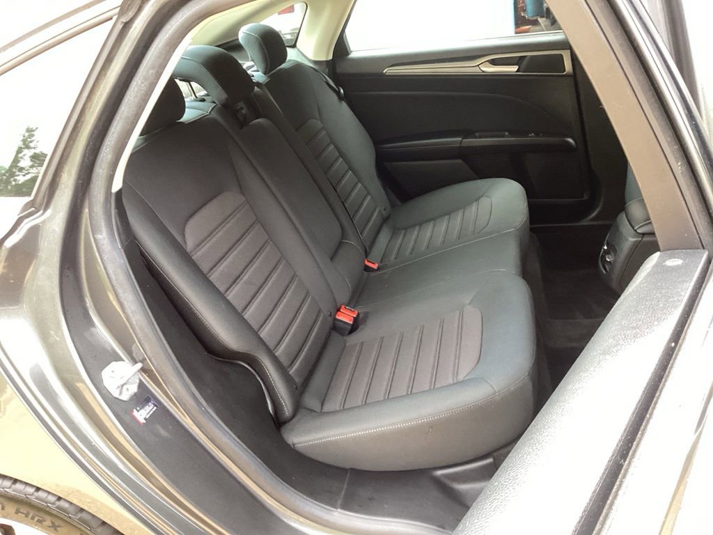 Used 2020 Ford Fusion SE FWD image 31