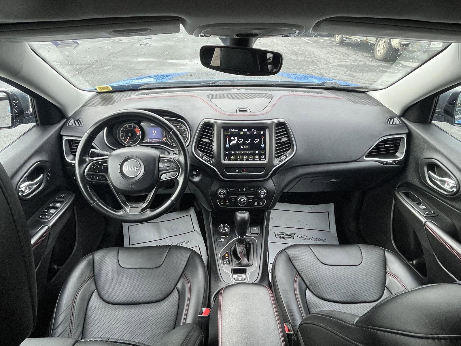 Used 2020 Jeep Cherokee Trailhawk AWD/4WD image 25