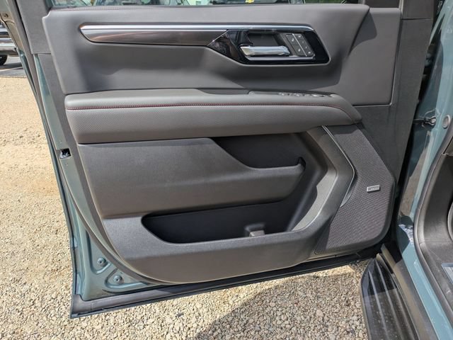 New 2026 Chevrolet Suburban RST w/ Comfort Package AWD/4WD image 8
