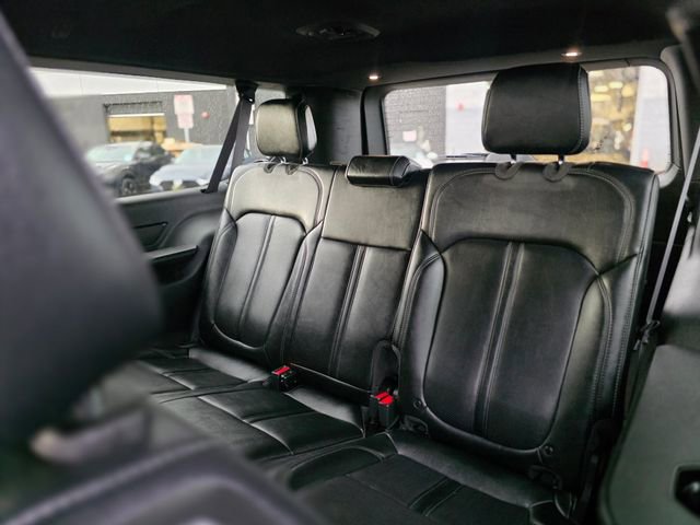 Used 2024 Jeep Wagoneer L Series II w/ Flexible Seating Group RWD image 19