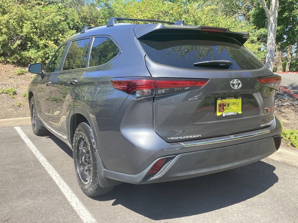 Used 2023 Toyota Highlander XLE AWD/4WD image 10