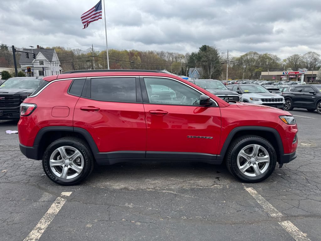 Used 2024 Jeep Compass Latitude AWD/4WD image 12