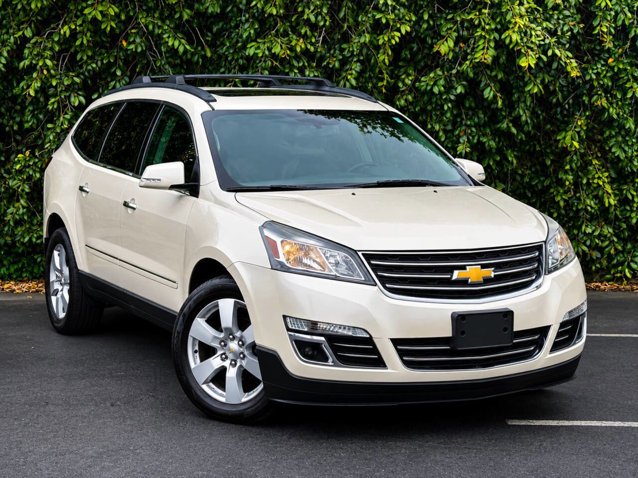 Used 2014 Chevrolet Traverse LTZ AWD/4WD image 1