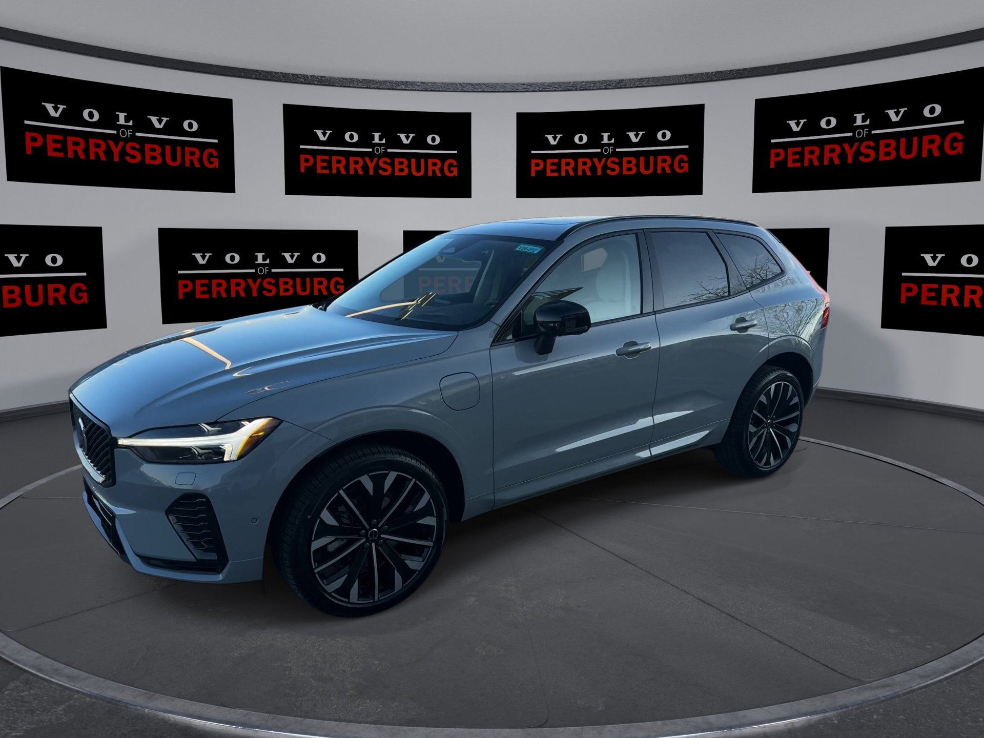 New 2026 Volvo XC60 T8 Ultra w/ Protection Package Premier image 4