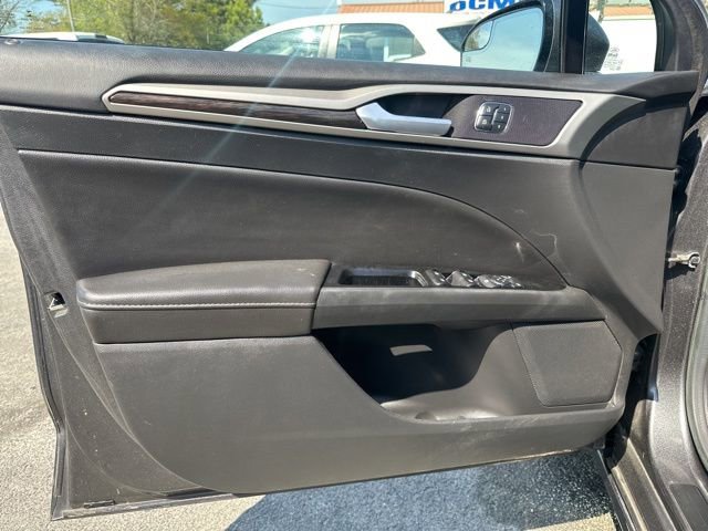 Used 2015 Ford Fusion SE w/ Equipment Group 202A image 11