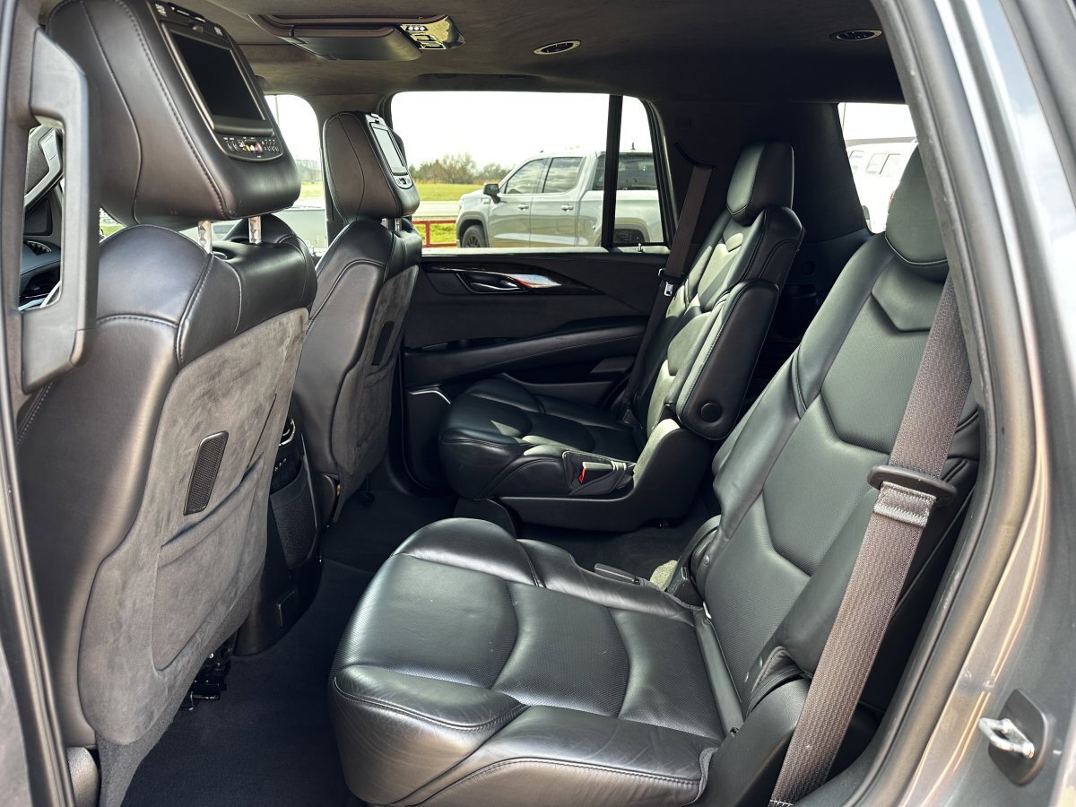 Used 2018 Cadillac Escalade Platinum AWD/4WD image 34