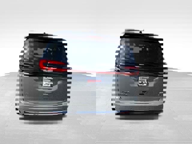 Used 2023 Chrysler Pacifica Touring-L image 46