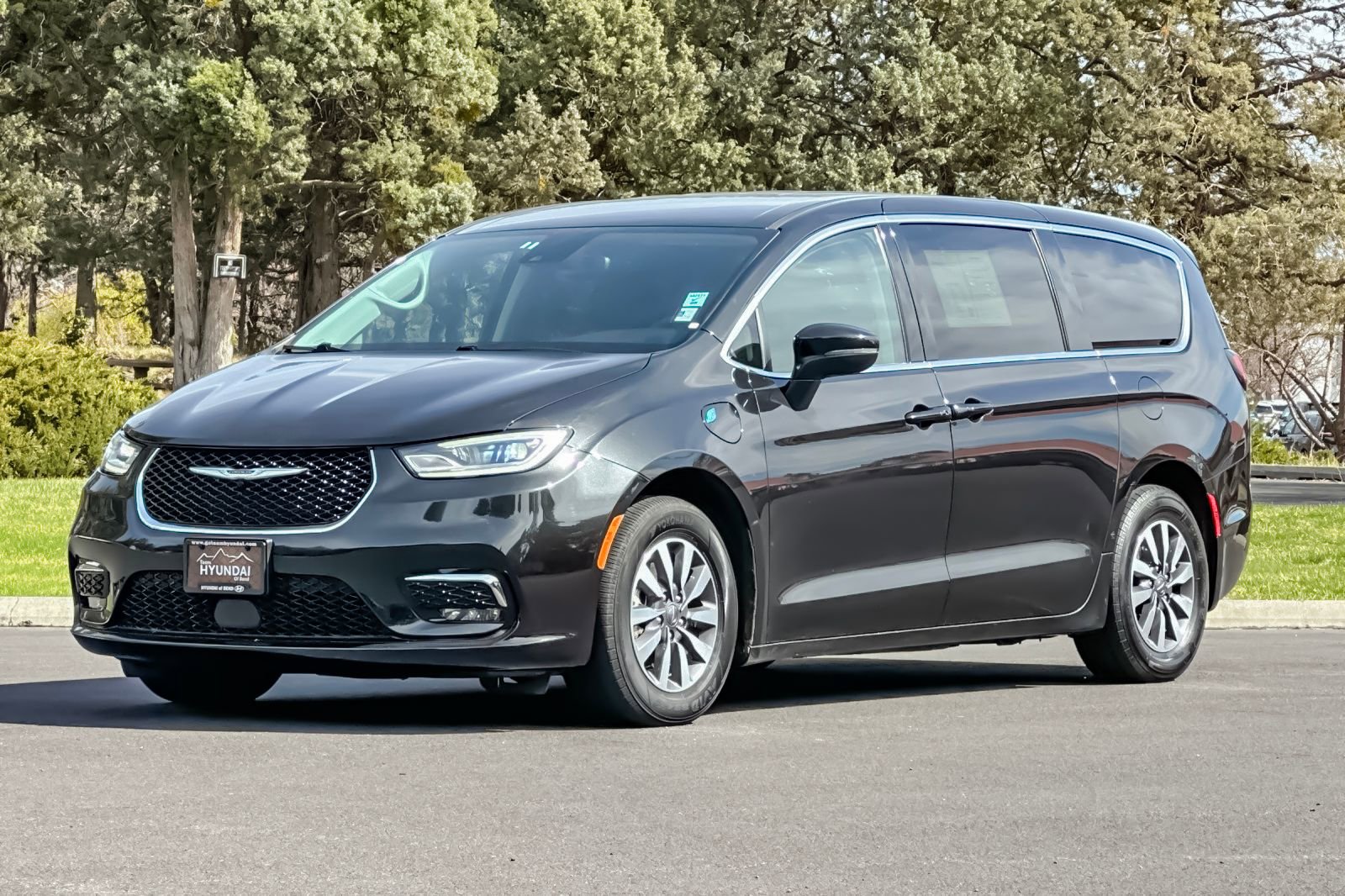 Used 2023 Chrysler Pacifica Touring-L image 9