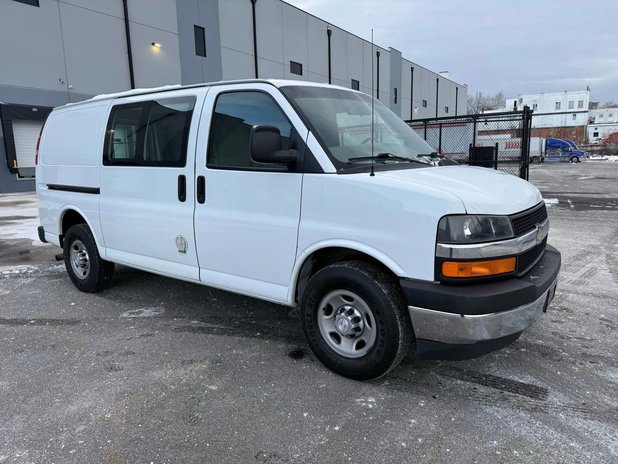 Used 2017 Chevrolet Express 3500 image 11