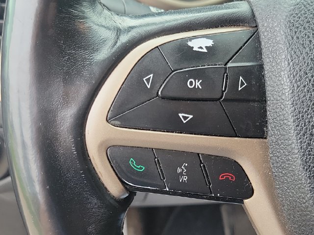 Used 2015 Jeep Cherokee Latitude AWD/4WD image 12