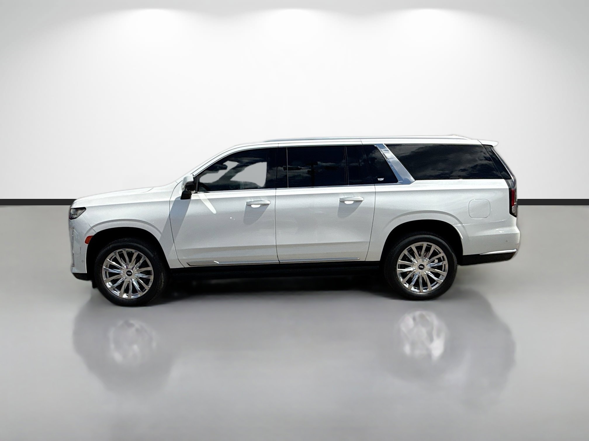 Used 2021 Cadillac Escalade ESV Premium Luxury w/ Driver Assist Tech Package AWD/4WD image 2