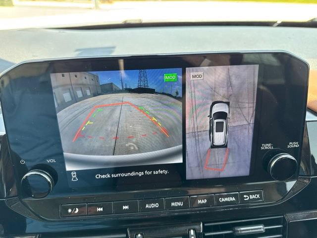 Used 2023 Nissan Pathfinder Platinum w/ Cargo Package AWD/4WD image 10