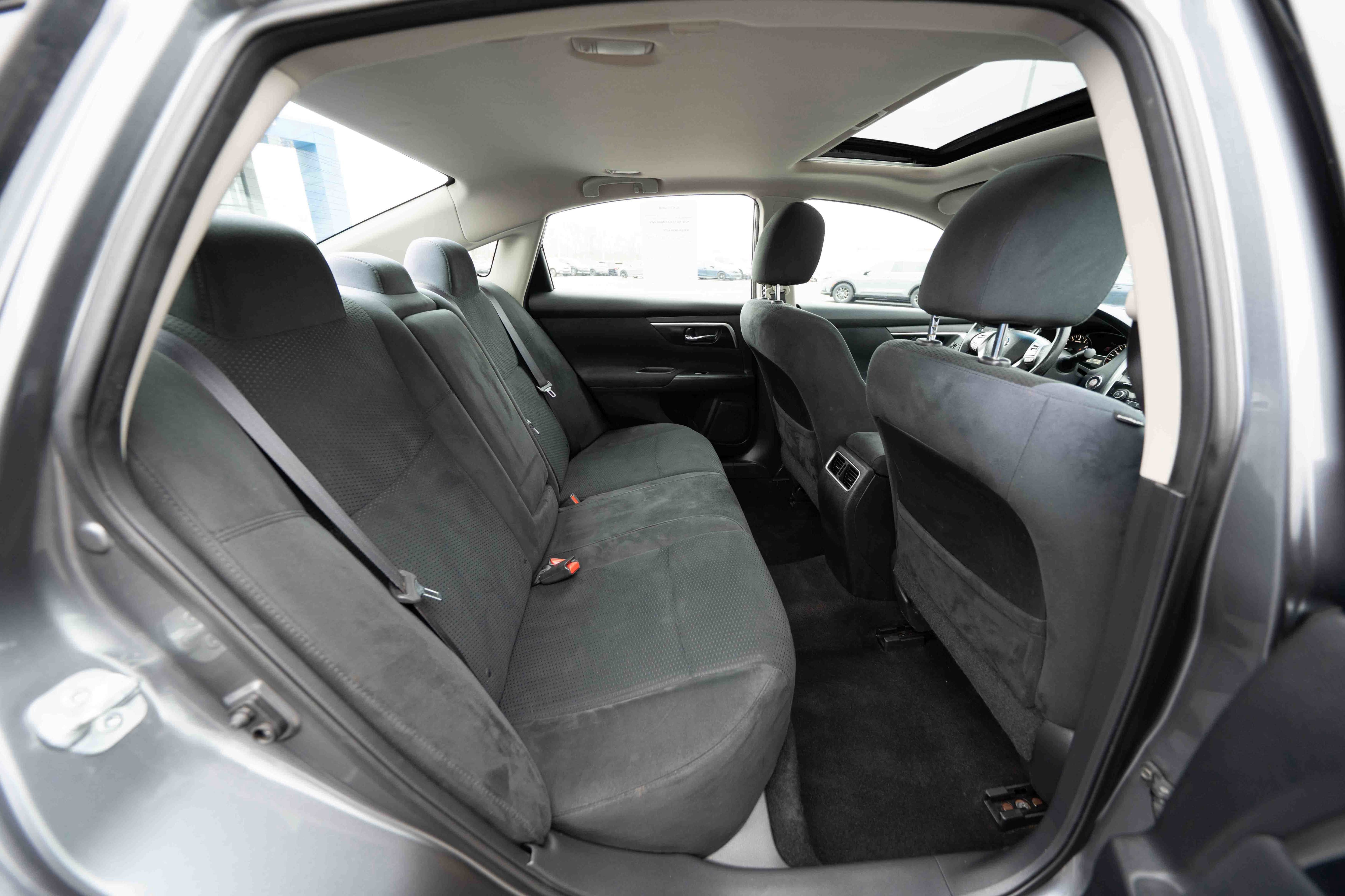 Used 2015 Nissan Altima 2.5 SV w/ Convenience Package image 24