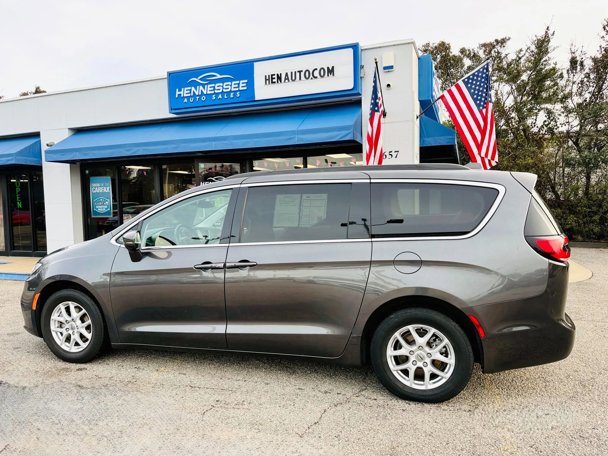 Used 2022 Chrysler Pacifica Touring-L FWD image 25