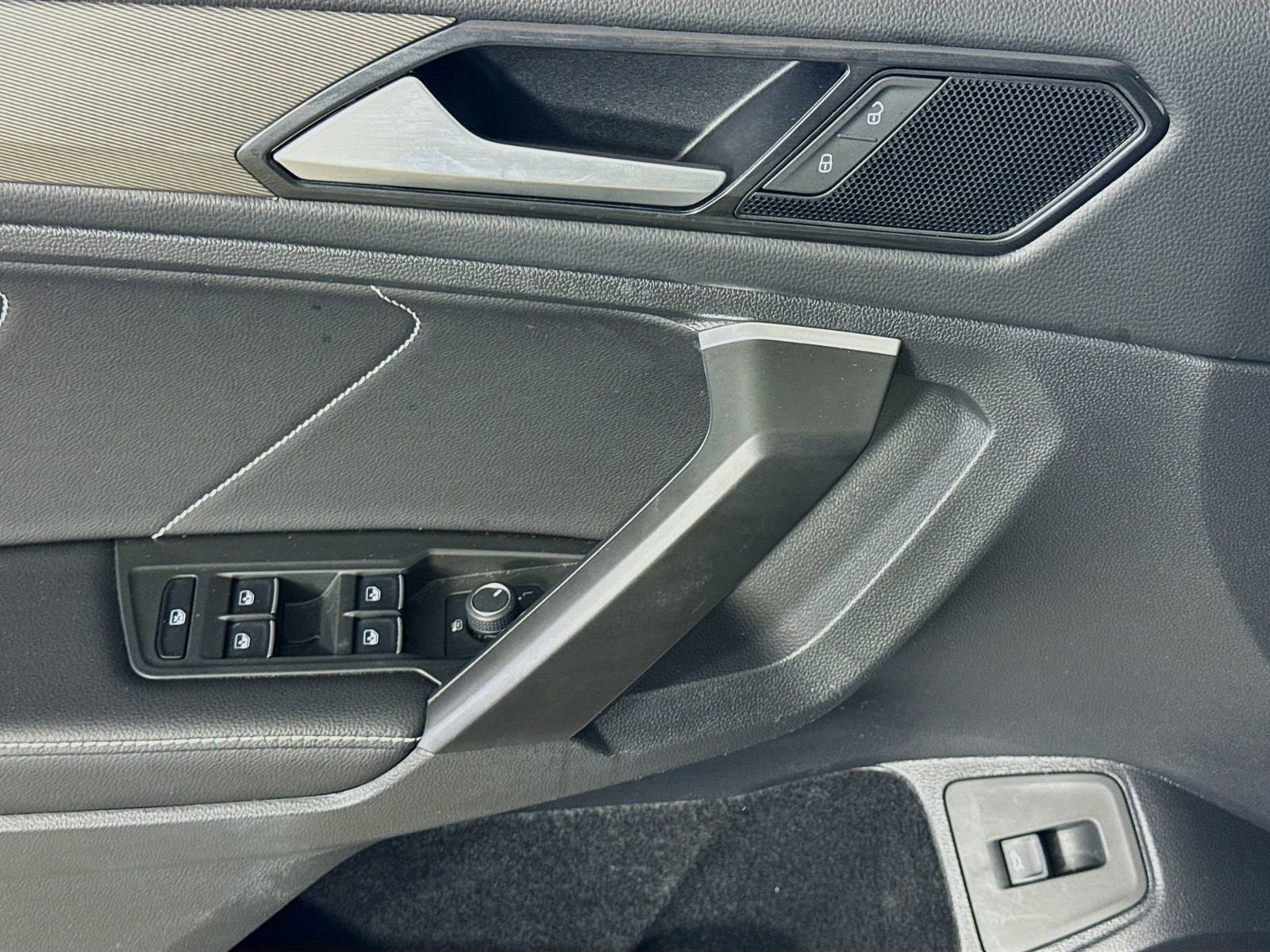 Certified 2024 Volkswagen Tiguan SE AWD/4WD image 11
