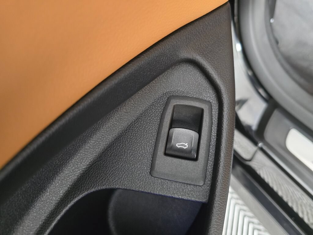 Used 2021 BMW M440i Convertible w/ Premium Package RWD image 23