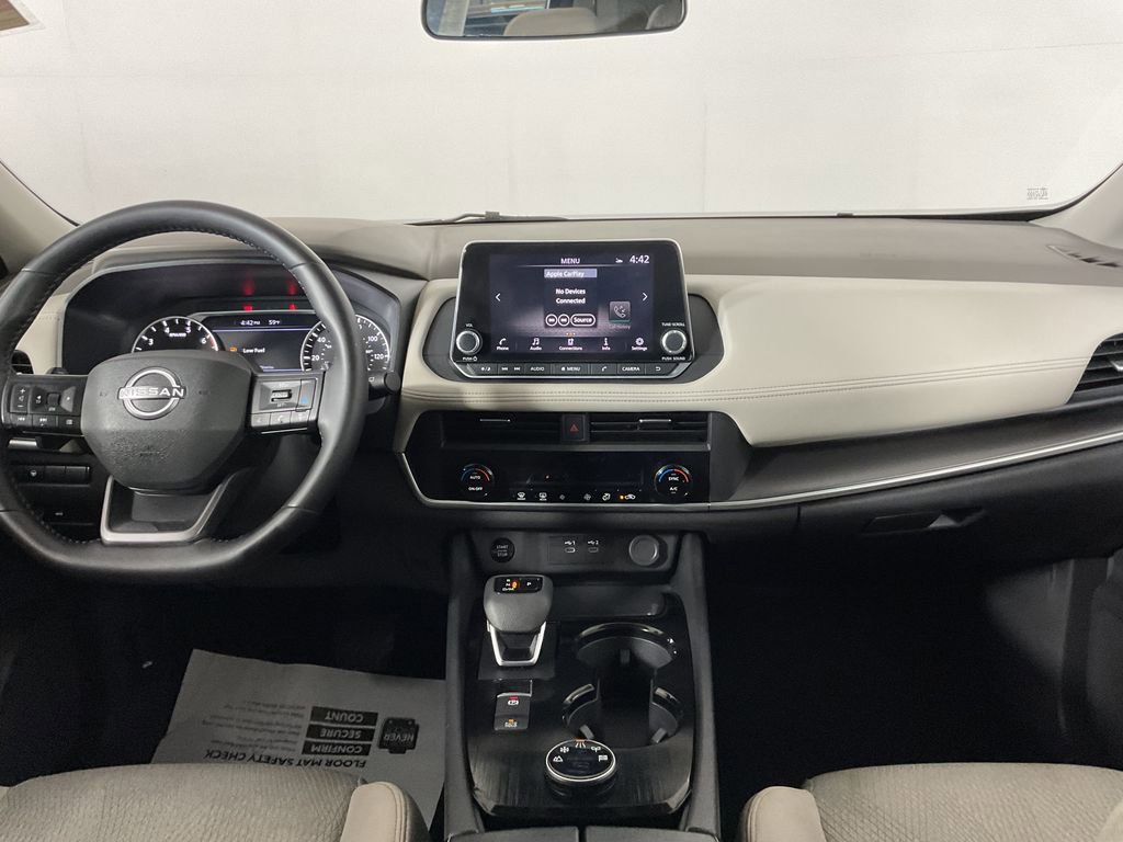 Used 2025 Nissan Rogue SV image 15