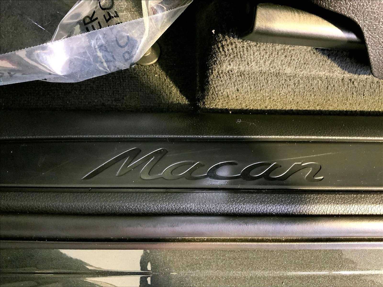 Certified 2026 Porsche Macan AWD/4WD image 19