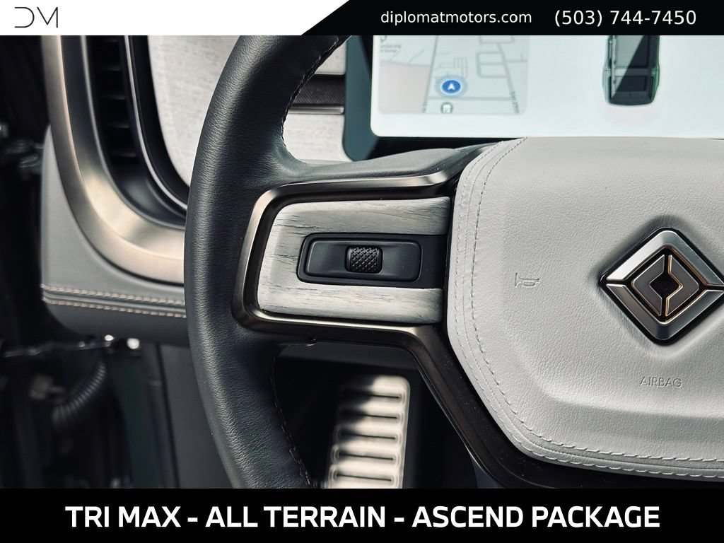 Used 2025 Rivian R1S Premium AWD/4WD image 32
