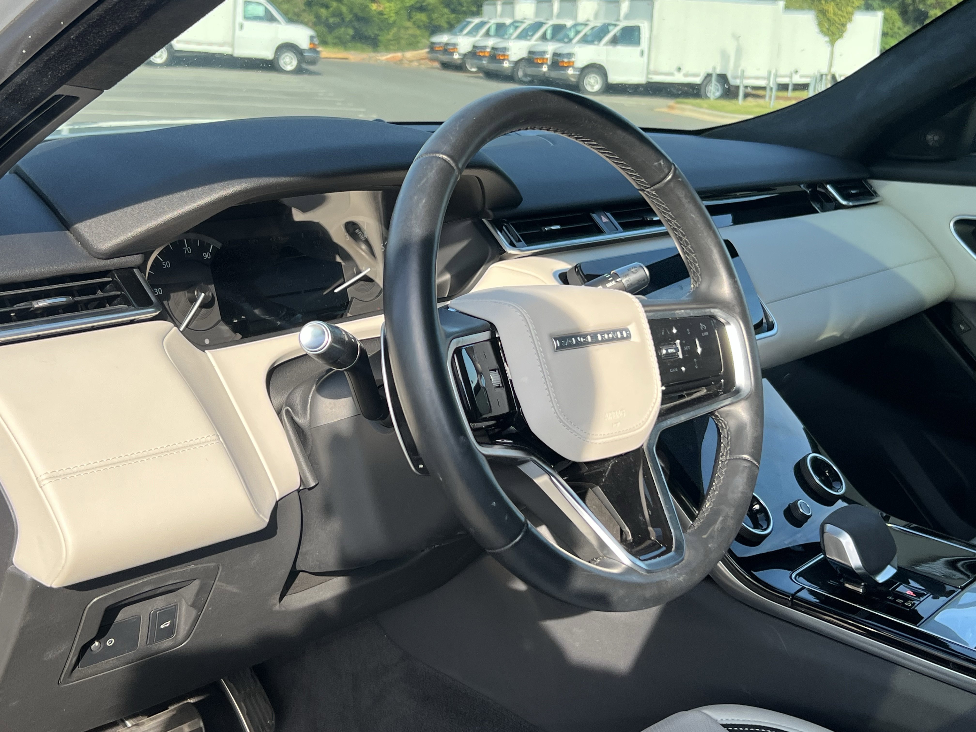 Used 2023 Land Rover Range Rover Velar R-Dynamic S image 19