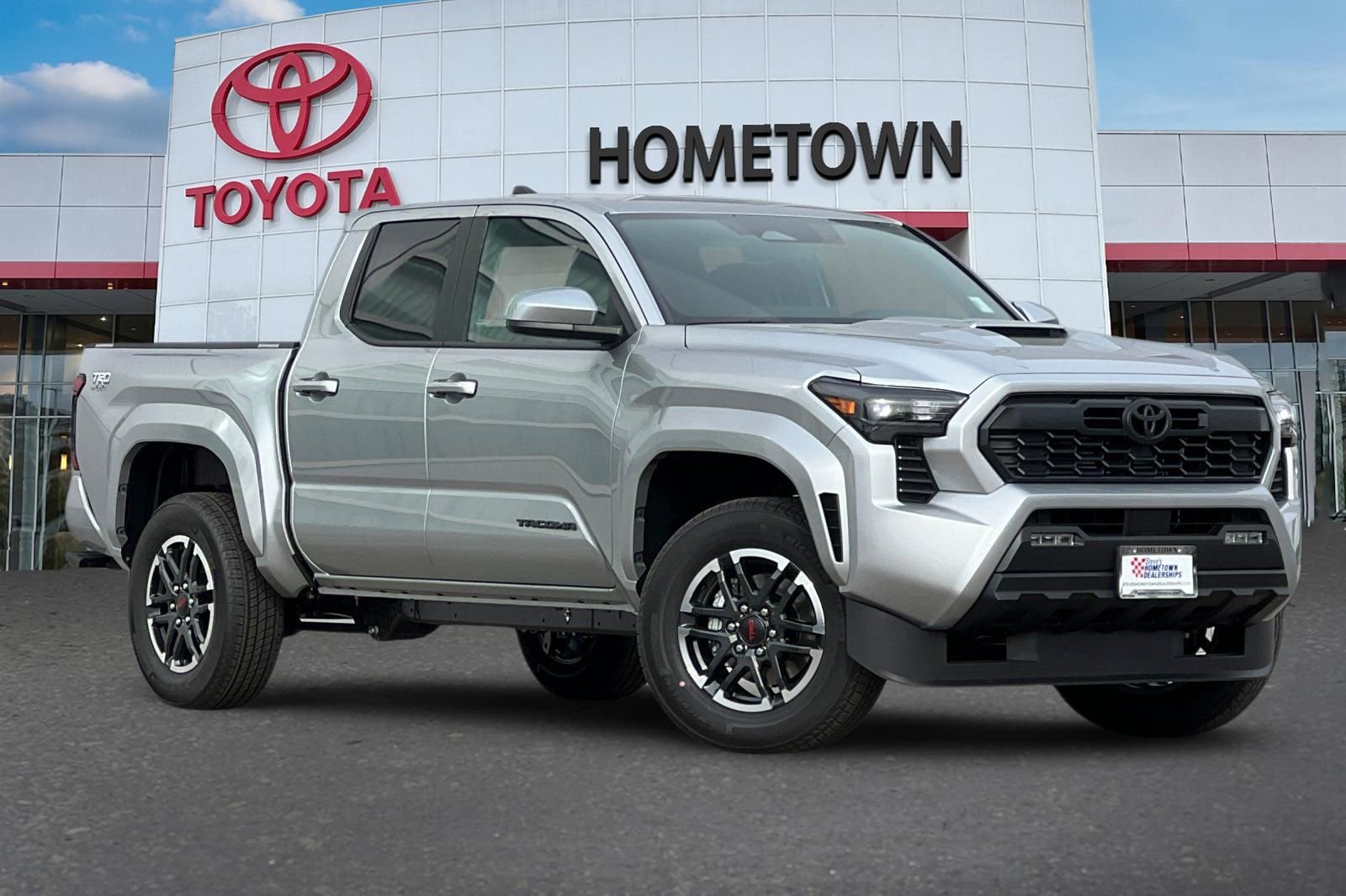 Used 2025 Toyota Tacoma TRD Sport AWD/4WD image 2