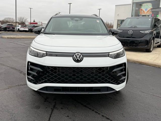 New 2026 Volkswagen Tiguan SE R-Line AWD/4WD image 2