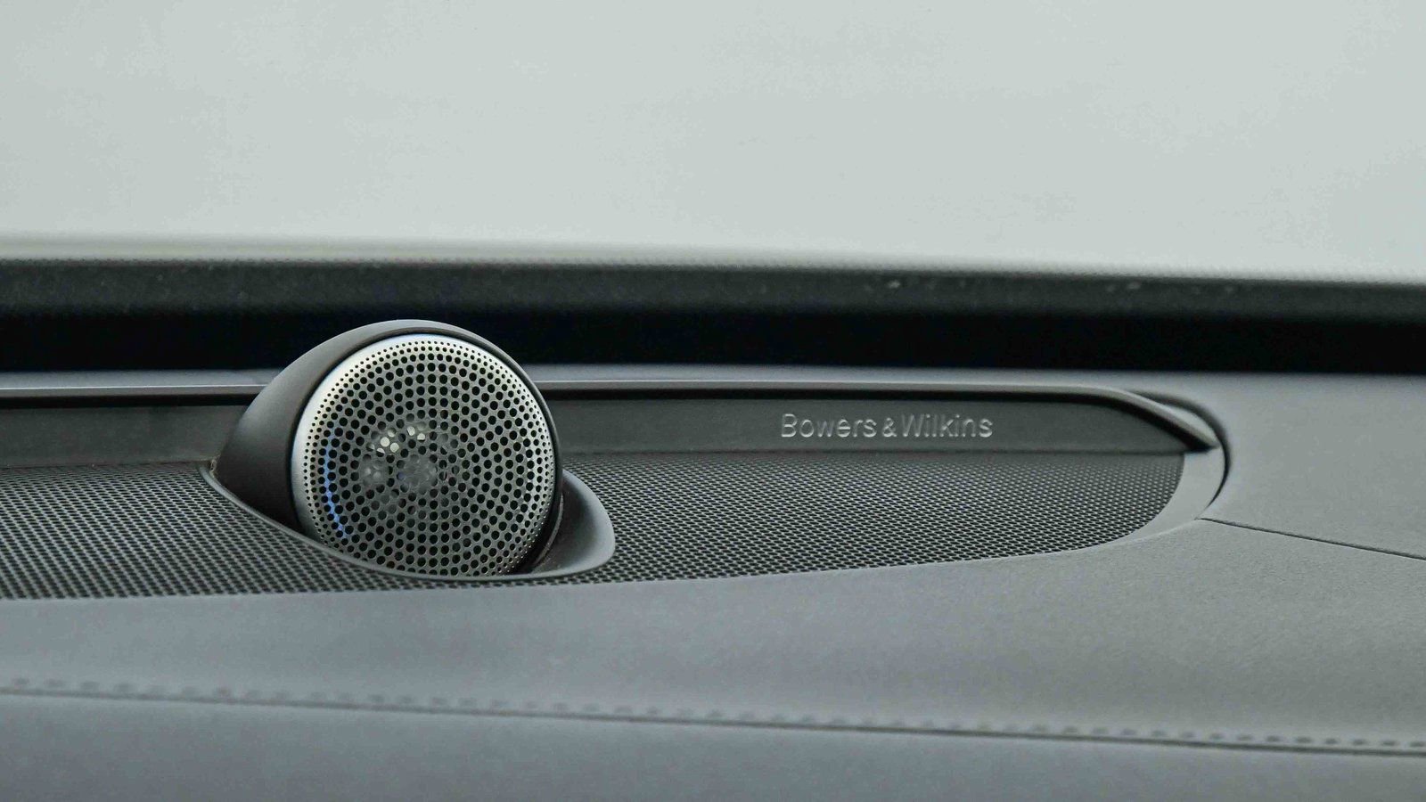 Used 2019 Volvo XC90 T8 R-Design w/ Advanced Package image 37