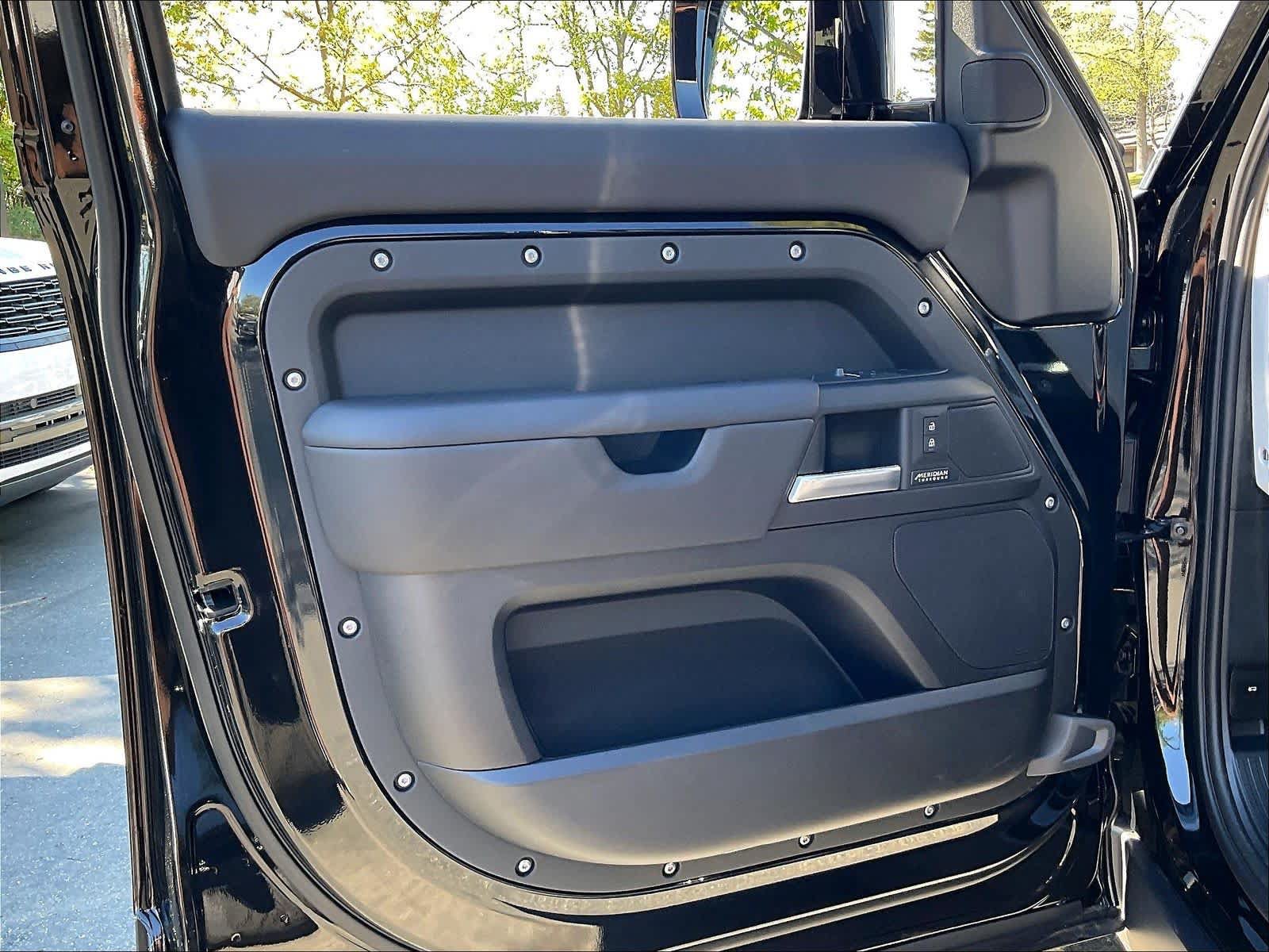 New 2026 Land Rover Defender 110 X-Dynamic SE AWD/4WD image 24