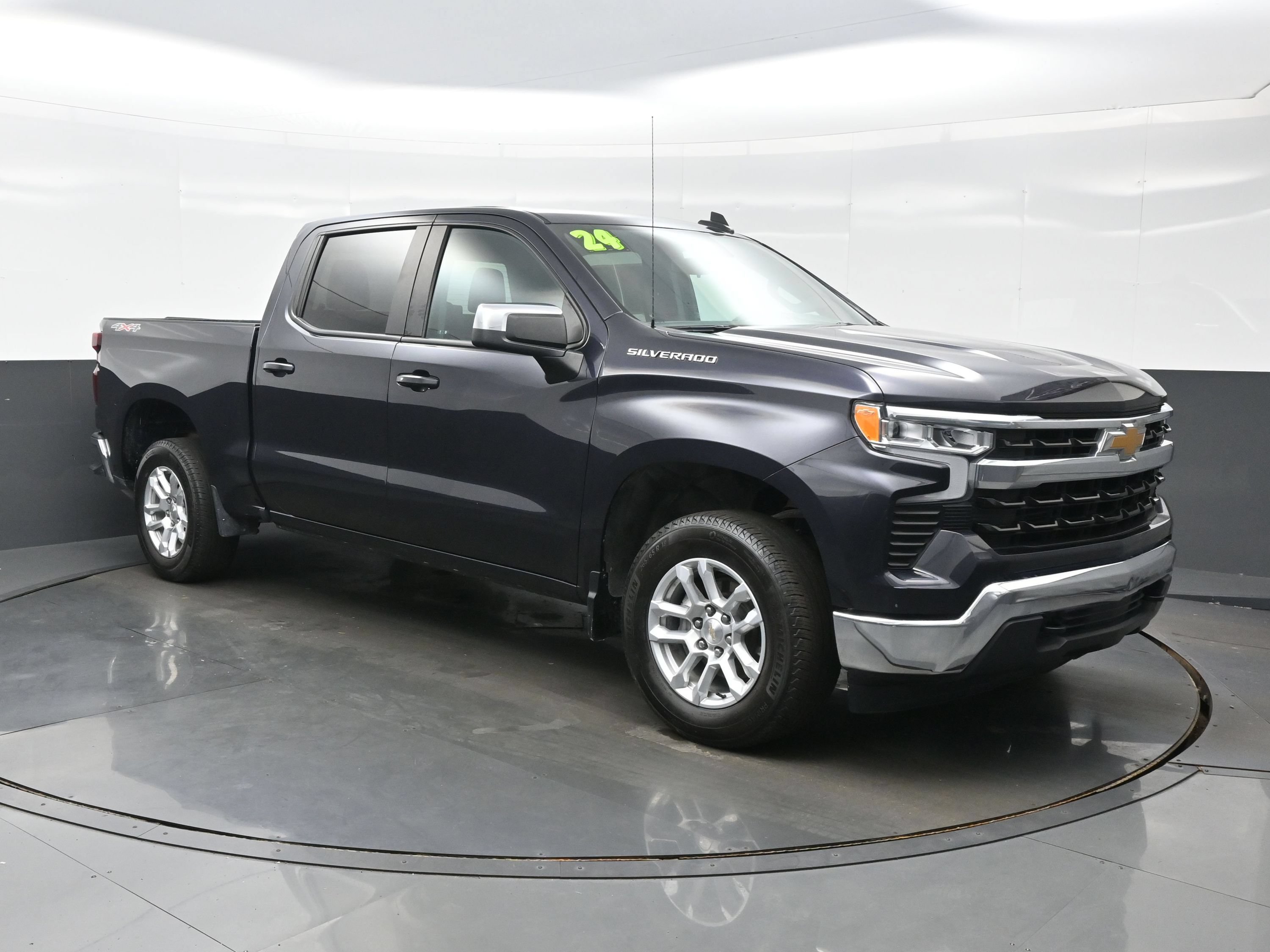 Used 2024 Chevrolet Silverado 1500 LT AWD/4WD image 8