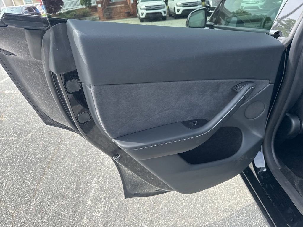 Used 2023 Tesla Model Y Long Range image 29