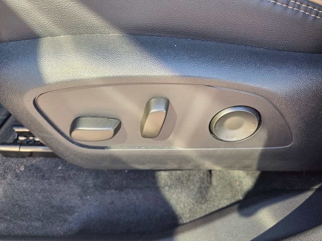 Used 2026 Chevrolet Traverse High Country w/ LPO, Floor Liner Package FWD image 6
