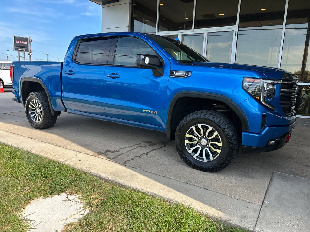 Used 2023 GMC Sierra 1500 AT4 w/ AT4 Premium Package AWD/4WD image 2