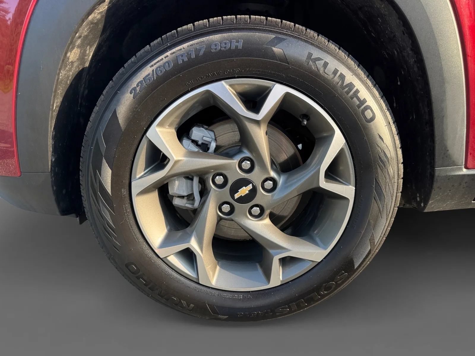 Used 2025 Chevrolet Trax LT FWD image 24