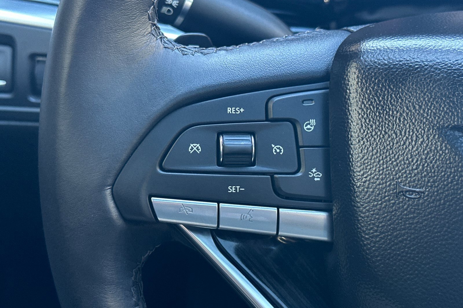 Used 2024 Cadillac XT6 Premium Luxury image 34